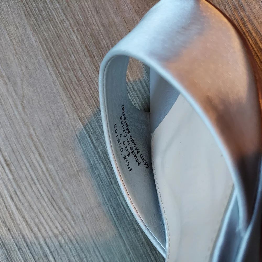 Journee Size 7 Silver CONNOR Formal Strap Wedges